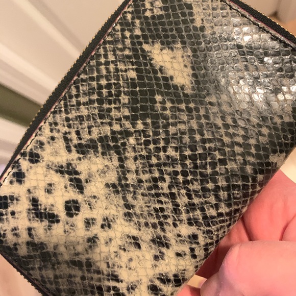 Stella and Dot Chelsea Tech leather wallet - Picture 4 of 4